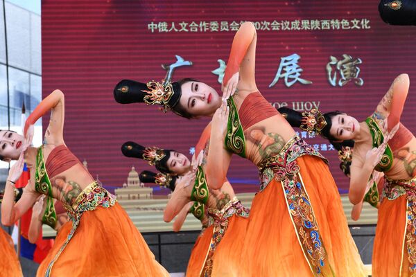 فستیوال فرهنگی چین در مسکو  به مناسبت 70-مین سالگرد روابط دیپلماتیک روسیه و چین - اسپوتنیک ایران  