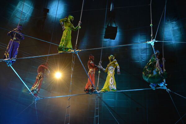 هنرمندان سیرک در حال اجرای برنامه در مسکو در سال 2014 - اسپوتنیک ایران  
