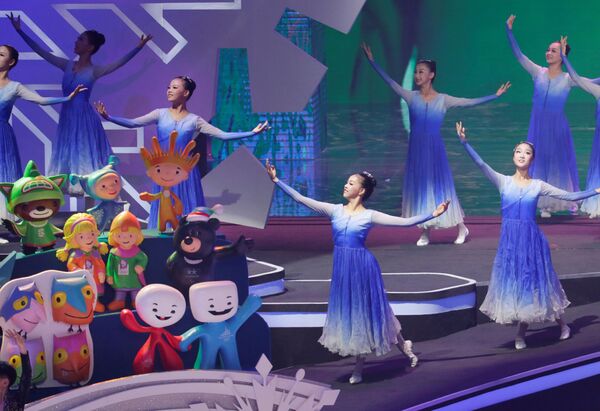 رقصان در مراسم رونمایی بازی های پارالمپیک 2022 چین - اسپوتنیک ایران  