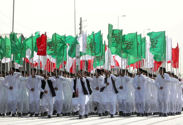 رژه نظامی به مناسبت سالگرد آغاز جنگ ایران و عراق در ایران  - اسپوتنیک ایران  