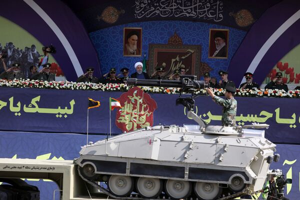 رژه نظامی به مناسبت سالگرد آغاز جنگ ایران و عراق در ایران  - اسپوتنیک ایران  