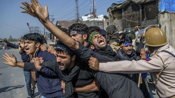 موج جدید حملات نظامیان هندی به مردم معترض کشمیر شروع شد - اسپوتنیک ایران  