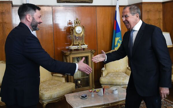 کریل ویشینسکی، مسئول دفتر ریانوستی در اوکراین در دیدار با سرگئی لاوروف، وزیر امور خارجه روسیه - اسپوتنیک ایران  