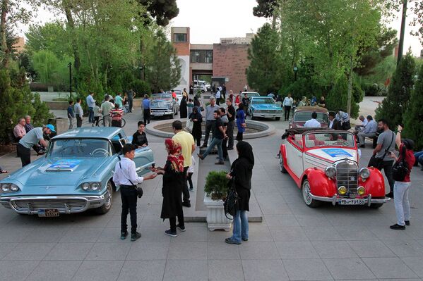نمایشگاه خودروهای کلاسیک - تهران - اسپوتنیک ایران  