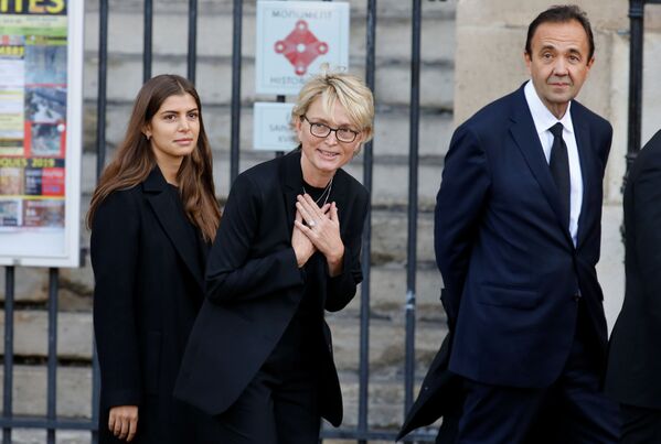 دختر رئیس جمهور سابق فرانسه ژاک شیراک به همراه همسرش در مراسم خاکسپاری - اسپوتنیک ایران  