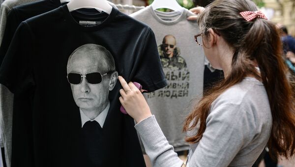 Футболки с изображением президента России Владимира Путина в Москве - اسپوتنیک ایران  