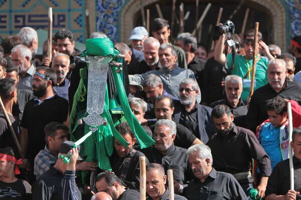 مراسم قالیشویان مشهد اردهال - اسپوتنیک ایران  