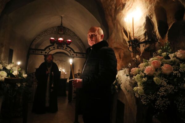 ولادیمیر پوتین، رئیس جمهور روسیه در صومعه پسکوف-پچرسکی  - اسپوتنیک ایران  