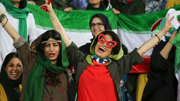 پا قدم بانوان ایرانی و یک بازی پر گل  - اسپوتنیک ایران  
