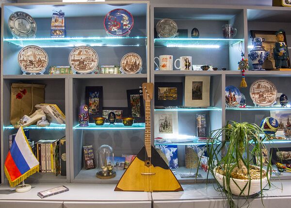 بالالایکا از آلات معروف موسیقی روسی در کافه راشا در تهران - اسپوتنیک ایران  