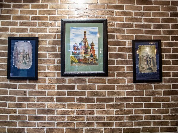 تابلوهایی از کلیسای سنت باسیل مسکو در کافه راشا - اسپوتنیک ایران  