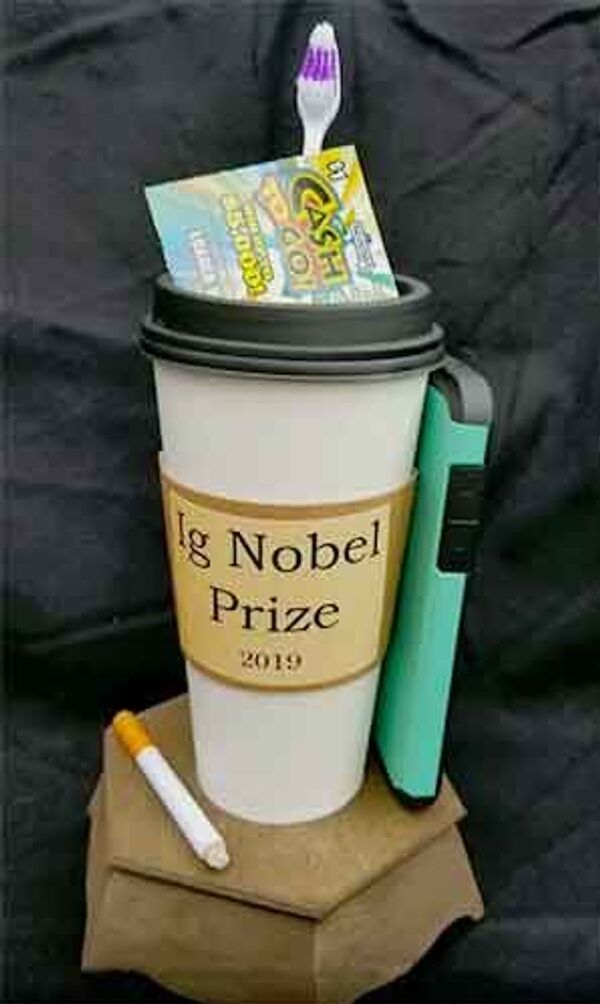 یک ایرانی با جایزه نوبل شوخی کرد +تصاویر یک ایرانی با جایزه نوبل شوخی کرد +تصاویر - اسپوتنیک ایران