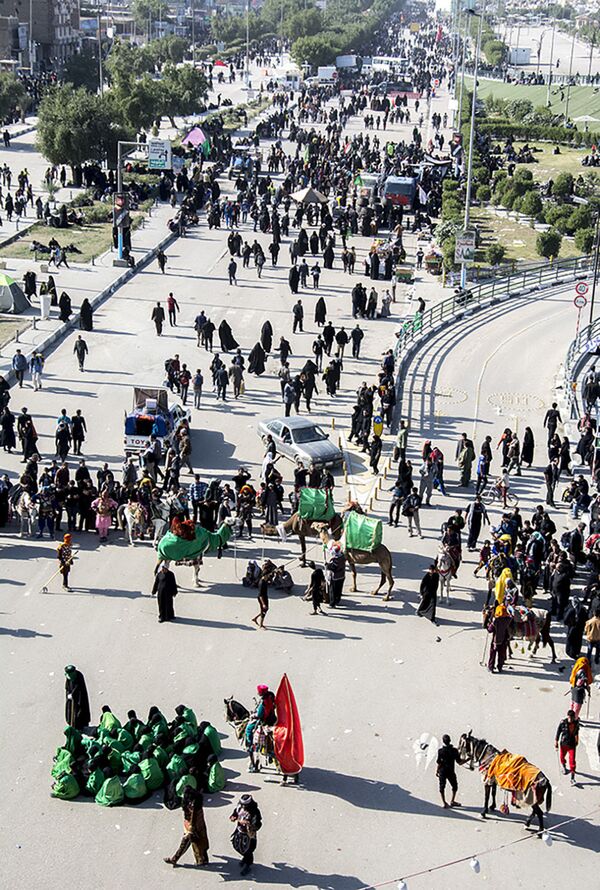  مراسم پیاده روی زائران ایرانی از نجف به کربلا - اسپوتنیک ایران  