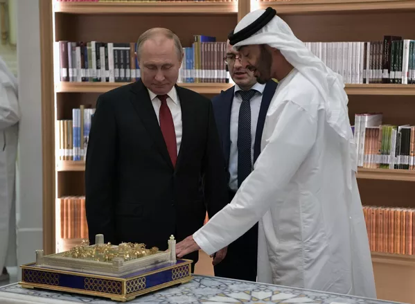 تبادل هدایا میان مقامات روس و امارات تبادل هدایا میان مقامات روس و امارات - اسپوتنیک ایران