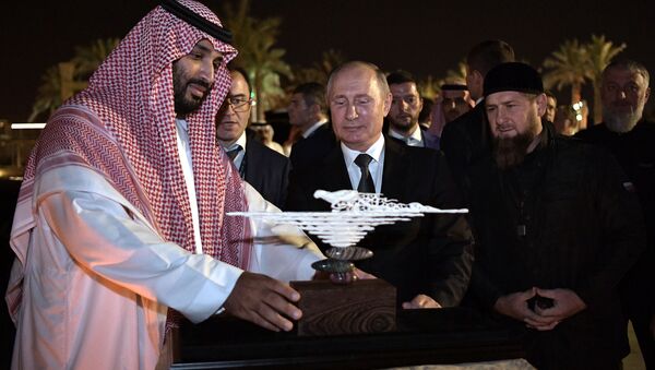 پوتین برای اولین بار پس از سال 2007 به عربستان سفر کرد و با ولیعهد و پادشاه عربستان دیدار نمود  - اسپوتنیک ایران  