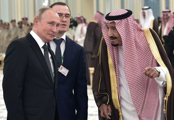 پوتین برای اولین بار پس از سال 2007 به عربستان سفر کرد و با ولیعهد و پادشاه عربستان دیدار نمود  - اسپوتنیک ایران  