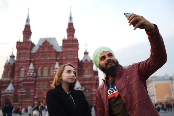 توریست خارجی در میدان سرخ مسکو - اسپوتنیک ایران  
