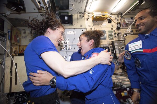 ستاره شناسان آمریکا کریستینا کوخ و جسیکا میر در ایستگاه بین المللی فضایی - اسپوتنیک ایران  