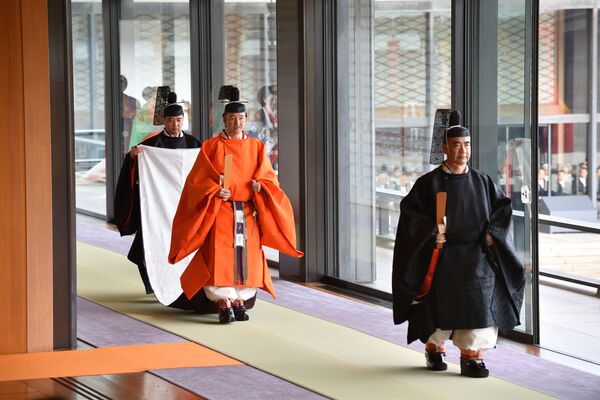 ولیعهد ژاپن آکیسینو در مراسم تاج گذاری ناروهیتو در توکیو - اسپوتنیک ایران  