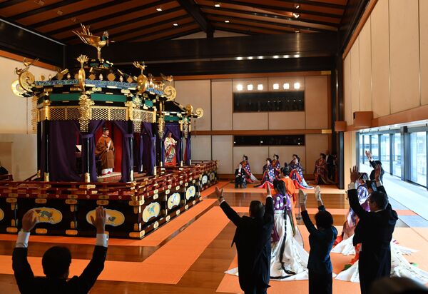 نخست وزیر ژاپن شینزو آبه در مراسم تاجگذاری امپراتور ژاپن  - اسپوتنیک ایران  