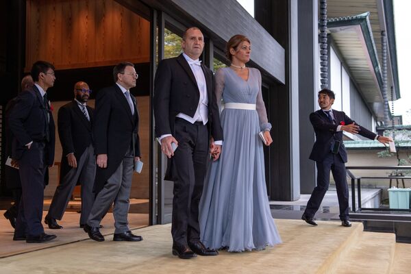 رئیس جمهور بلغارستان  و همسرش پس از حضور در مراسم تاجگذاری امپراتور ژاپن - اسپوتنیک ایران  