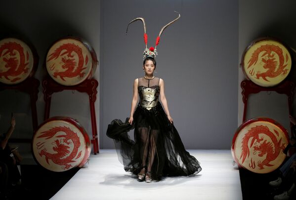 در هفته مد چین David Sylvia Hao Weimin  نمایش کلکسیون برند - اسپوتنیک ایران  