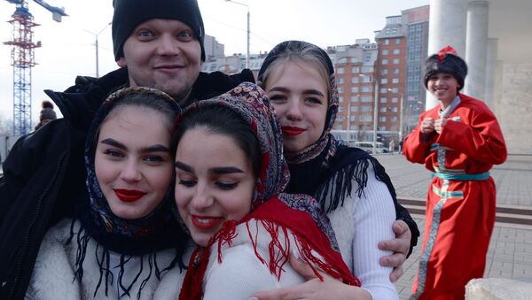 شرکت کنندگان در فستیوال «روسیه من» در جشن وحدت ملی روسیه در کراسنویارسک - اسپوتنیک ایران  