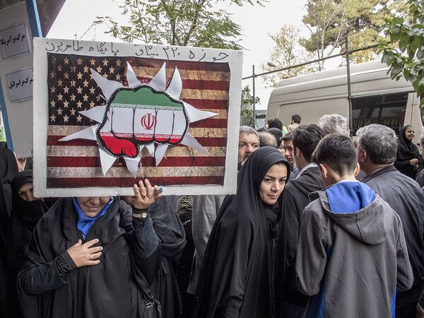 شرکت کنندگان در راهپیمایی 40 سالگی اشغال سفارت آمریکا در تهران - اسپوتنیک ایران  