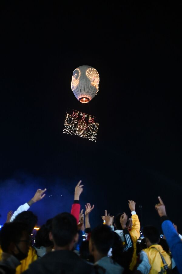 فستیوال پرواز فانوس های آتشین در میانمار 
Tazaungdaing Lighting Festival - اسپوتنیک ایران  