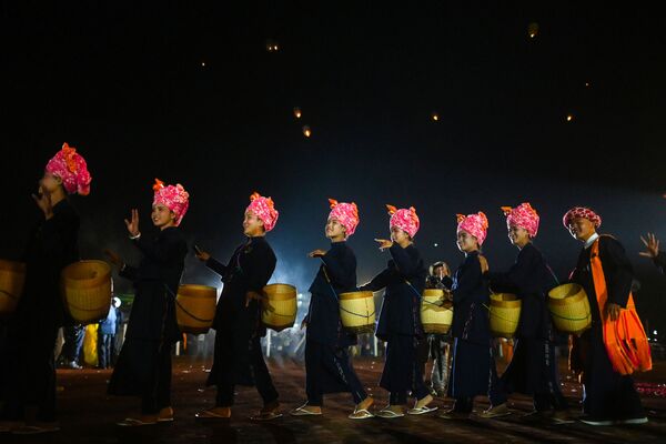 فستیوال پرواز فانوس های آتشین در میانمار 
Tazaungdaing Lighting Festival  - اسپوتنیک ایران  