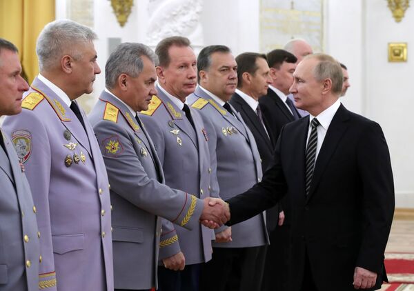 ولادیمیر پوتین رئیس جمهور روسیه در مراسم اعطای مدال ها به افسران - اسپوتنیک ایران  