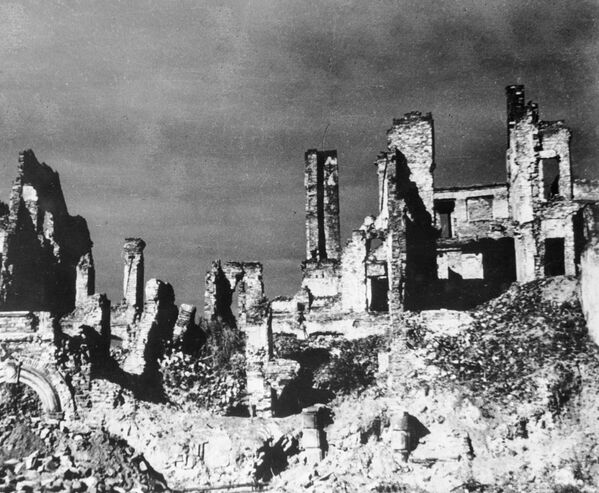 خانه های مسکونی مخروبه در ورشو، سال ۱۹۴۴ - اسپوتنیک ایران  