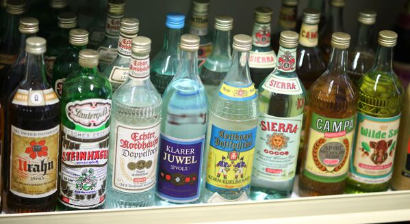 نوشیدنی های الکلی در موزه آلمان شرقی در پیرن آلمان - اسپوتنیک ایران  