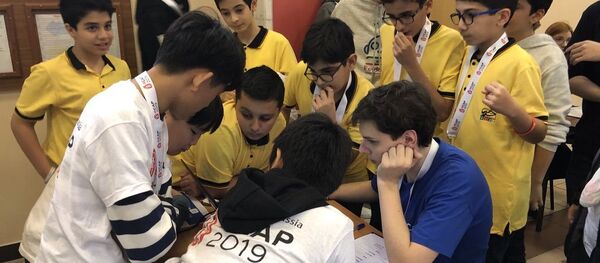 نحوه دست و پنجه نرم کردن دانش آموزان با شیوه جدید آموزشی در قرنطینه نحوه دست و پنجه نرم کردن دانش آموزان با شیوه جدید آموزشی در قرنطینه - اسپوتنیک ایران