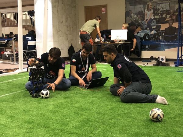 تیم ایرانی در مسابقات قهرمانی  ربات و هوش مصنوعی در مسکو 
Robocup Asia-Pasific 2019 - اسپوتنیک ایران  