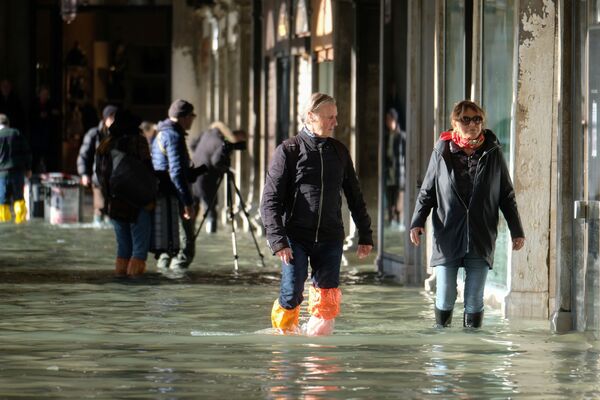آخرین رکورد بالا آمدن آب در ونیز در سال 1966 در اثر سیل به 194 سانتی متر رسیده بود، و این حادثه هم اکنون در حال تکرار است - اسپوتنیک ایران  