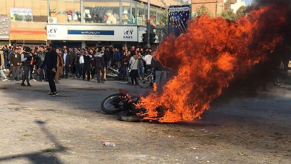 در اعتراضات تهران سه بسیجی کشته شدند - اسپوتنیک ایران  