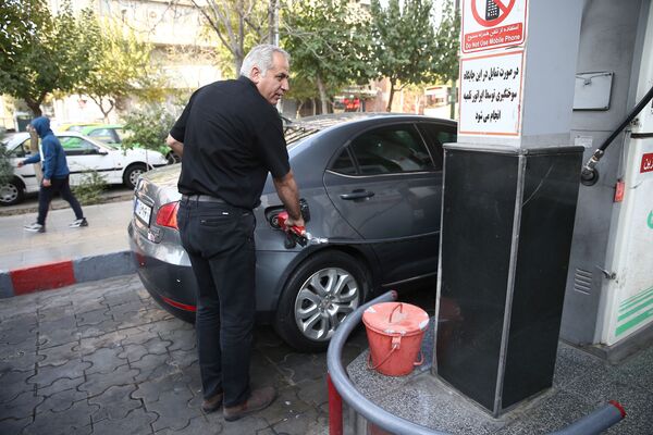 اعتراضات علیه گران شدن قیمت بنزین در ایران  - اسپوتنیک ایران  