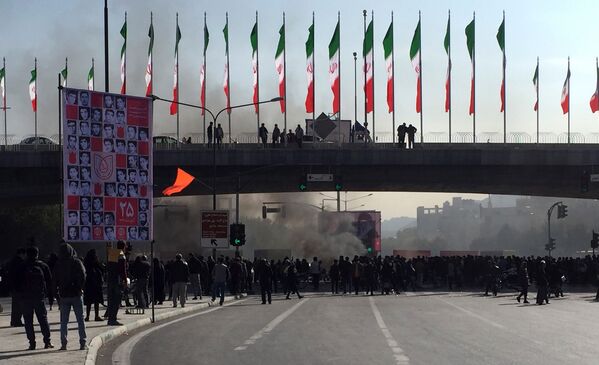دود و آتش اعتراضات در ایران - اسپوتنیک ایران  