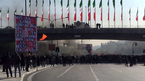بازداشت خانواده یکی از کشته شدگان اعتراضات در ایران - اسپوتنیک ایران  