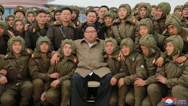 عکس گروهی رهبر کره شمالی با تک تیراندازهای نیروهای مسلح کره شمالی - اسپوتنیک ایران  