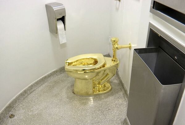 کاسه توالت طلا در  کاخ بلنهیم در آکسفوردشیر - اسپوتنیک ایران  