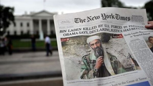 روزنامه با تصویر اوسامه بن لادن در زمینه کاخ سفید آمریکا - اسپوتنیک ایران  