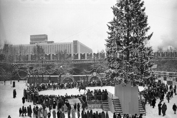 Новогодняя елка в Московском Кремле, 1968 год - اسپوتنیک ایران  