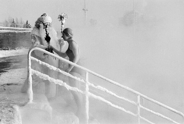 Празднования Нового года в бассейне Москва, 1969 год - اسپوتنیک ایران  