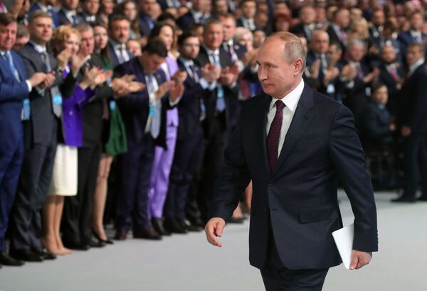 ولادیمیر پوتین در نشست حزب «روسیه واحد» - اسپوتنیک ایران  