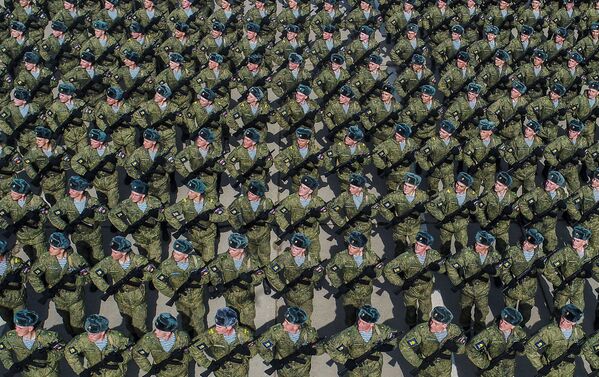 سربازان نیروی هوایی در رژه روز پیروزی - اسپوتنیک ایران  