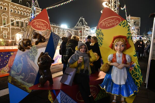 بازدیدکنندگان از مراسم افتتاحیه مخصوص پاتیناژ در میدان سرخ مسکو - اسپوتنیک ایران  