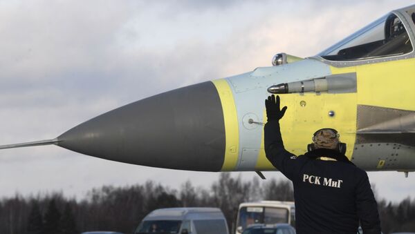 آزمایش جنگنده « میگ» روسی در پایگاه هوایی لوخوویتسکی در حومه مسکو - اسپوتنیک ایران  