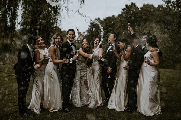 بهترین عکس های عروسی سال 2019 میلادی
عکاس از کانادا
Angela Ruscheinski - اسپوتنیک ایران  
